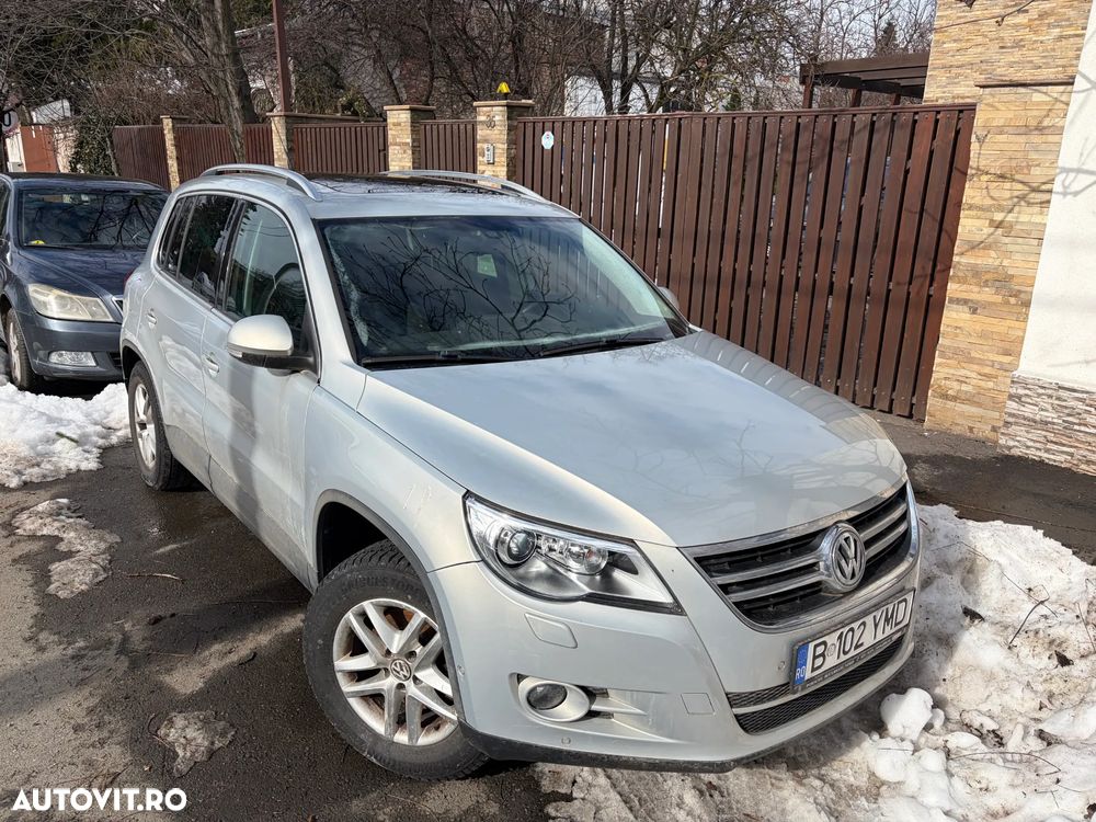 Volkswagen Tiguan - 1