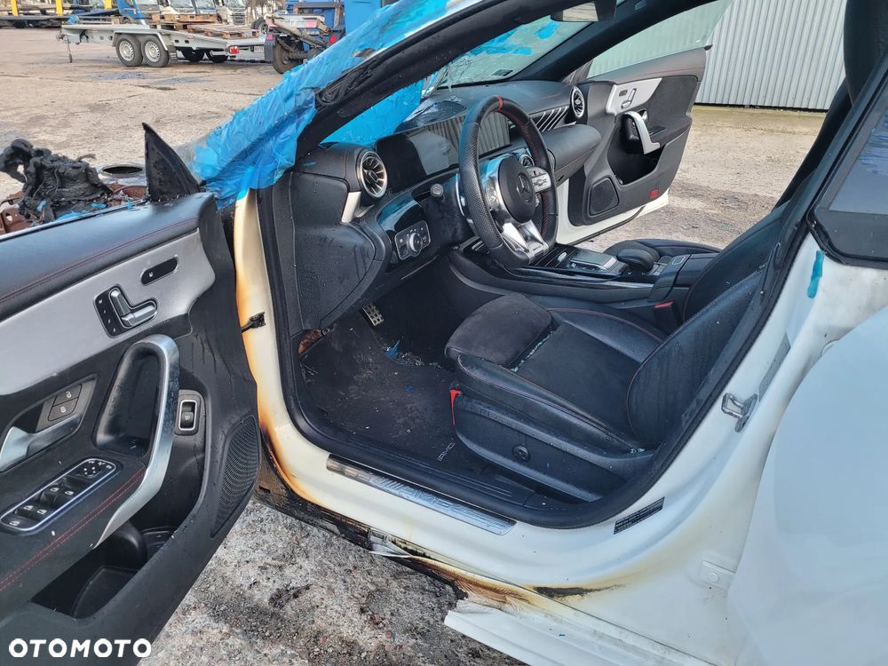 Mercedes-Benz CLA - 4