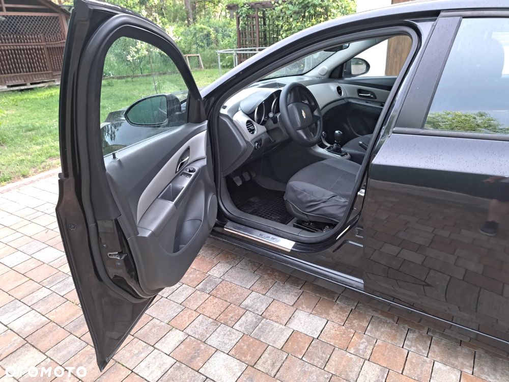 Chevrolet Cruze 1.6 Base - 16