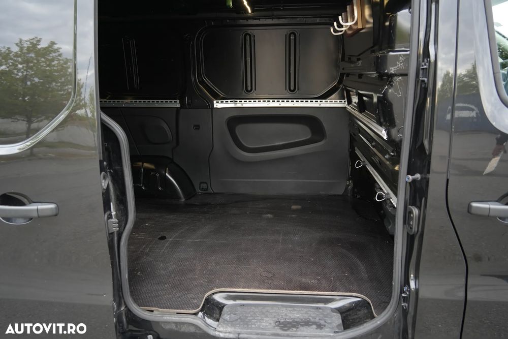 Renault Trafic - 12