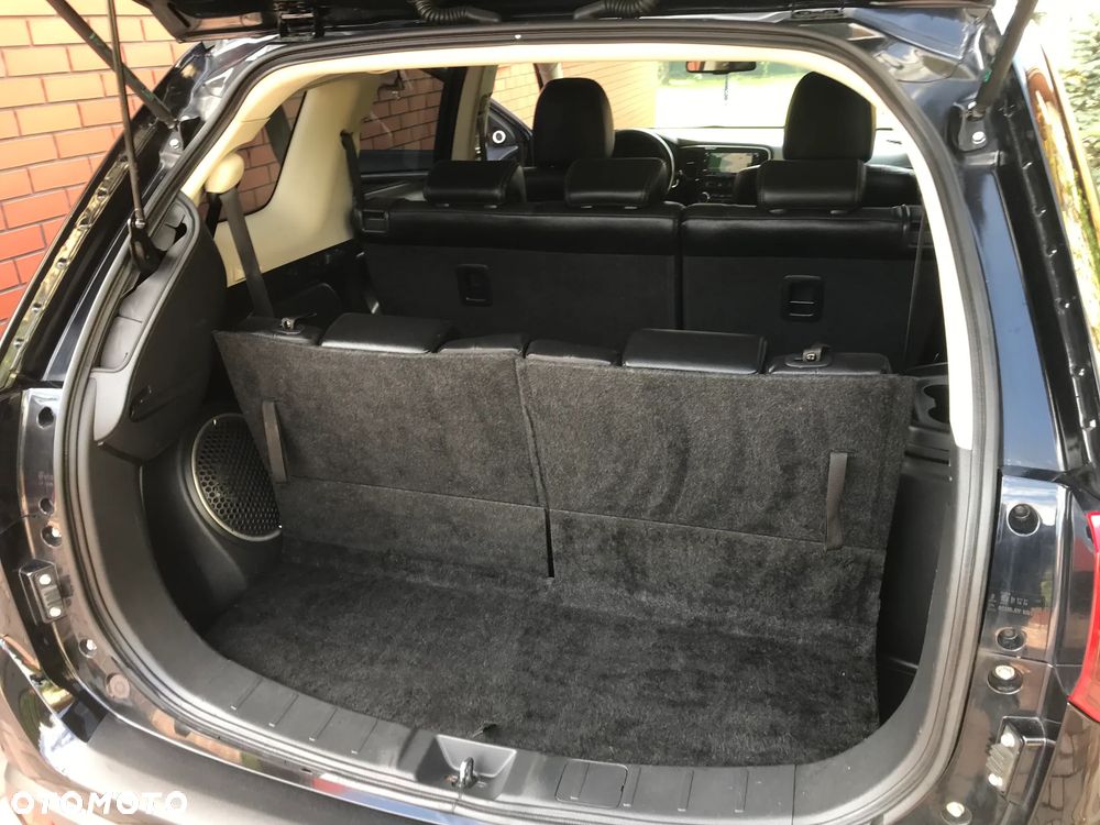 Mitsubishi Outlander 2.2 DI-D 4WD Diamant Edition - 24