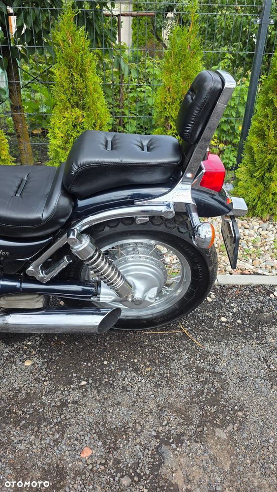 Suzuki Intruder - 17