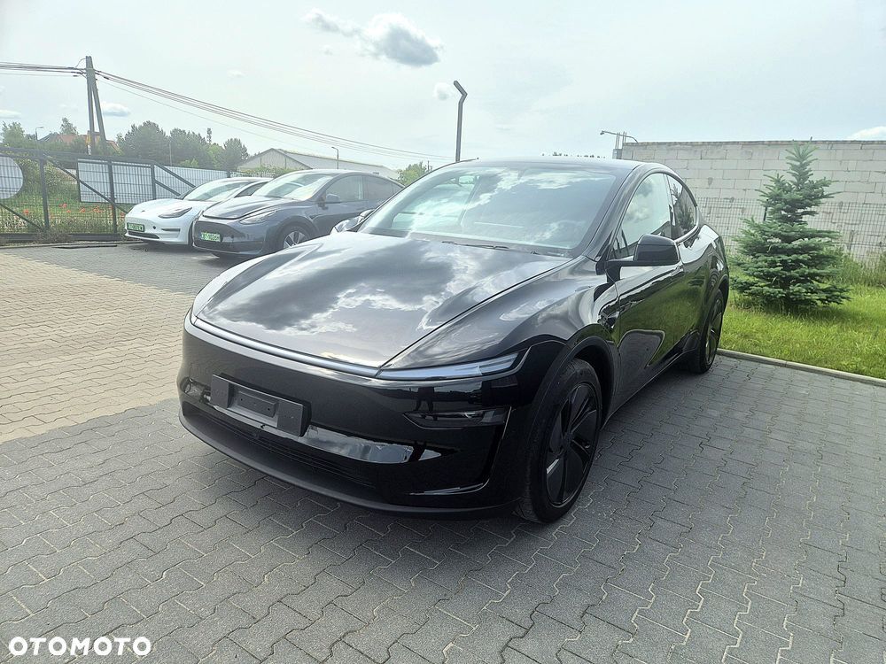 Tesla Model Y Long Range AWD - 12