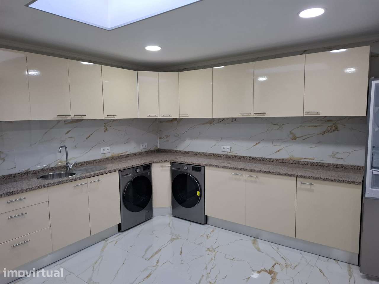 Moradia T4+1 Renovada | Terraço 50m² | Junto ao Dragão - Grande imagem: 4/11