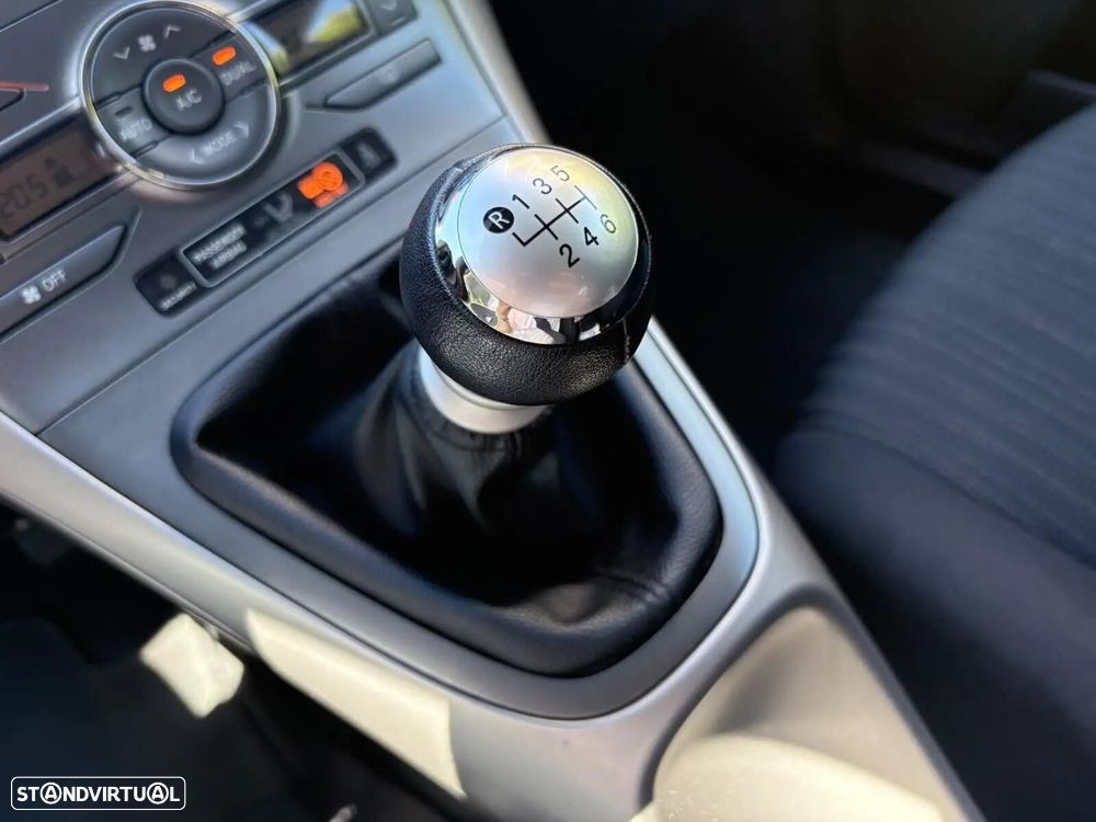 Toyota Auris 1.4 D-4D Sol - 50