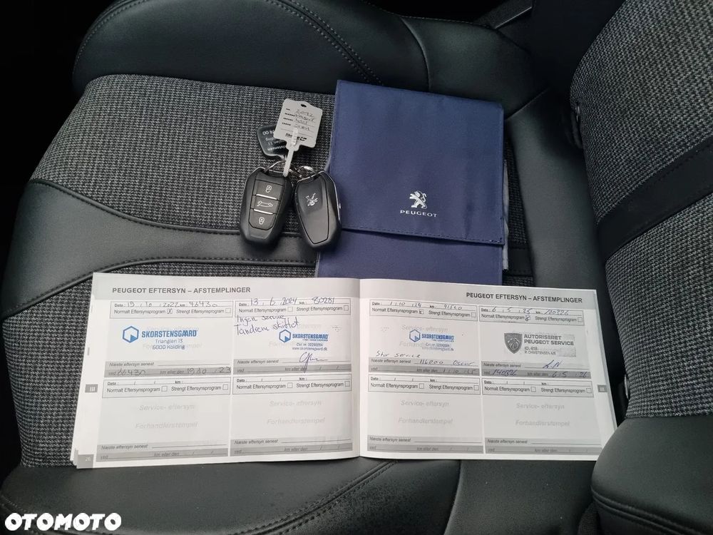 Peugeot 3008 1.2 PureTech Allure S&S - 26