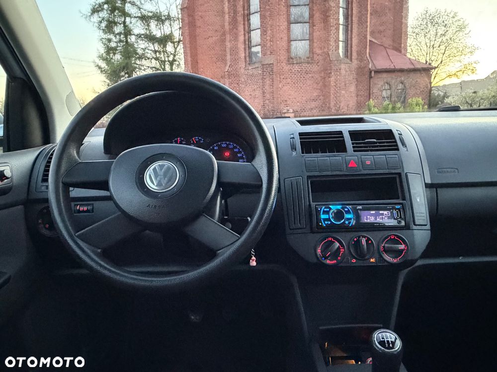 Volkswagen Polo - 12
