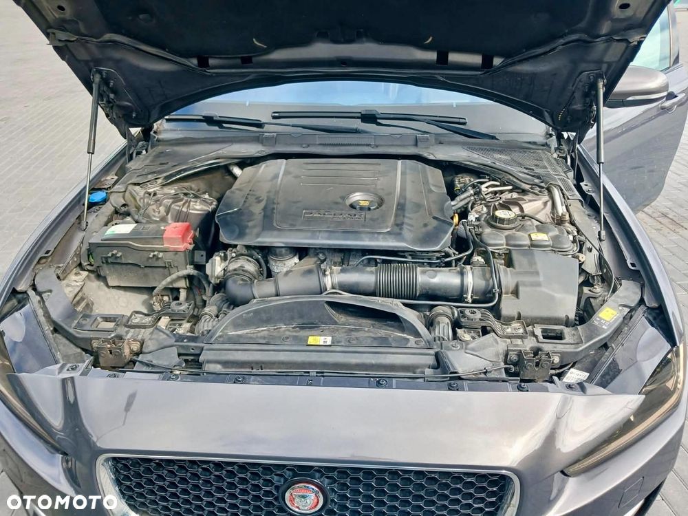 Jaguar XE 2.0 D AWD R-Sport - 12