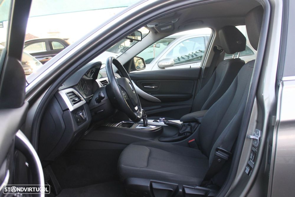 BMW 318 d Touring Advantage Auto - 38