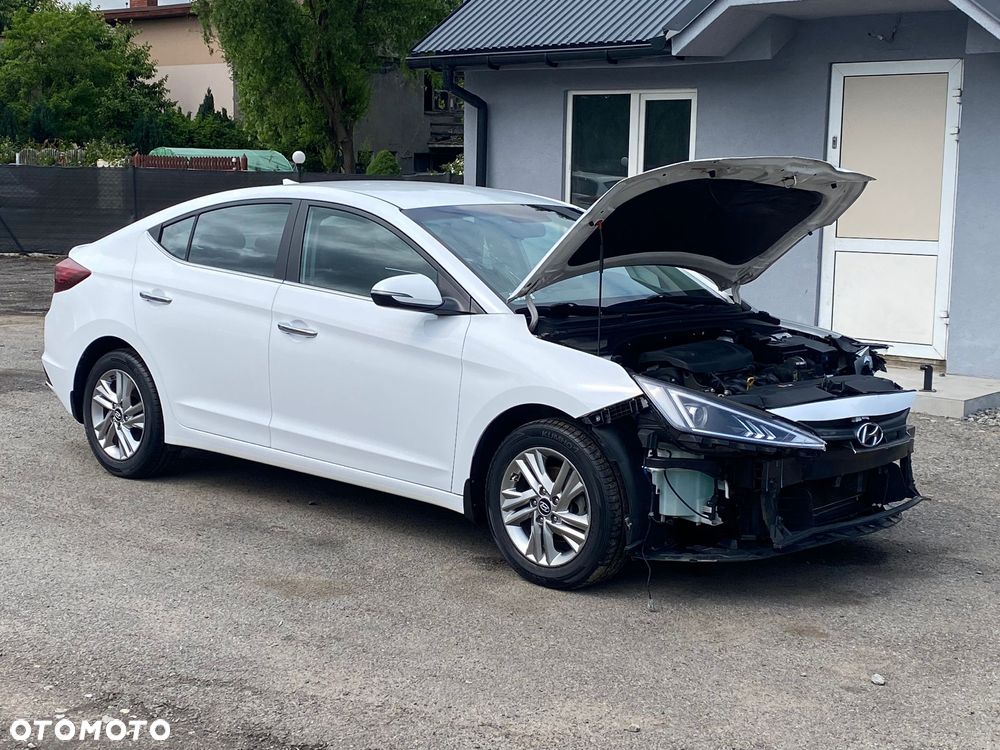 Hyundai Elantra 1.6 Comfort - 10