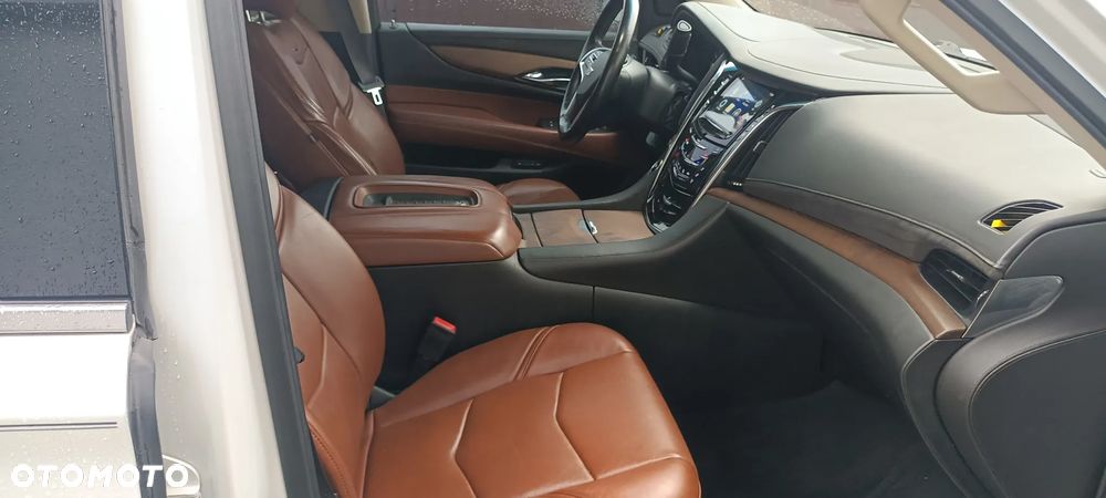 Cadillac Escalade - 28