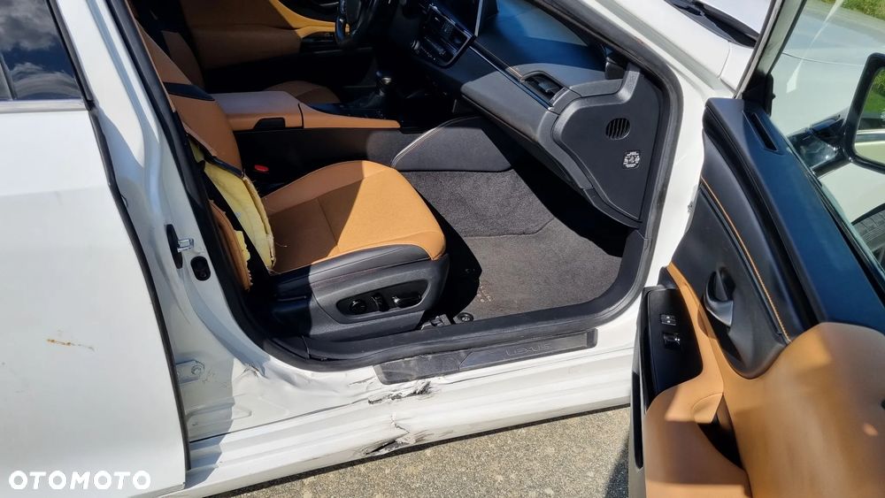 Lexus ES 300h Prestige - 17
