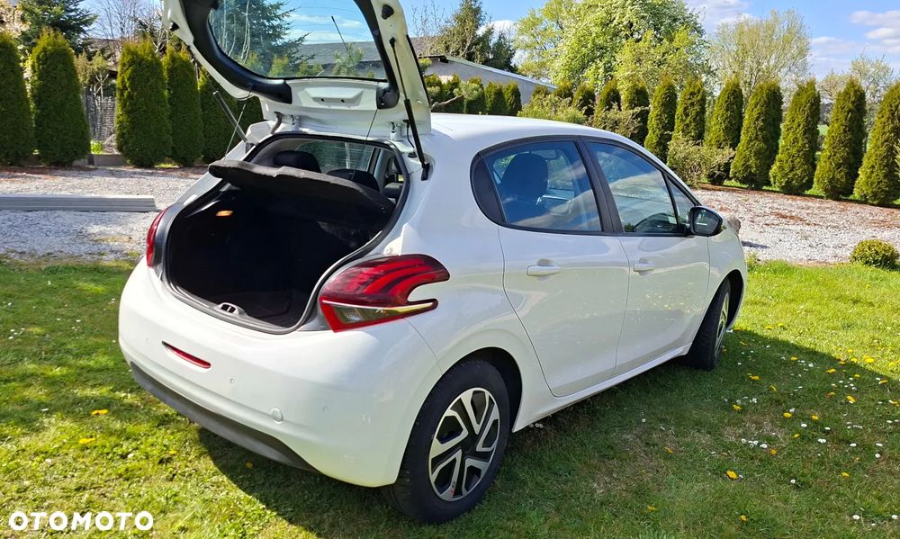 Peugeot 208 - 5