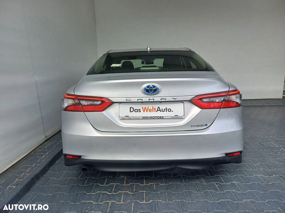 Toyota Camry 2.5 Hybrid Business - 24
