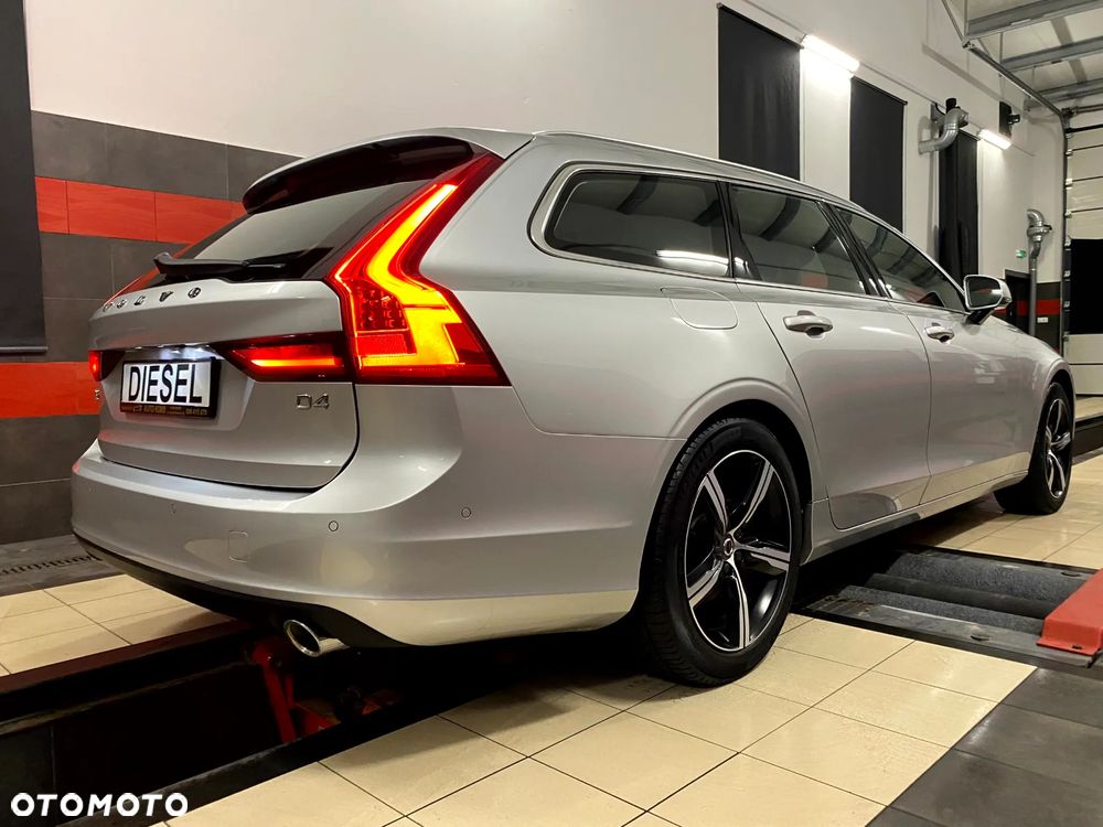 Volvo V90 D4 Geartronic Kinetic - 11