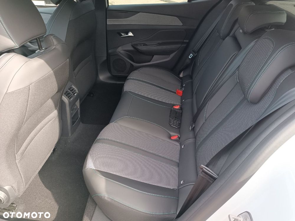 Peugeot 408 - 13