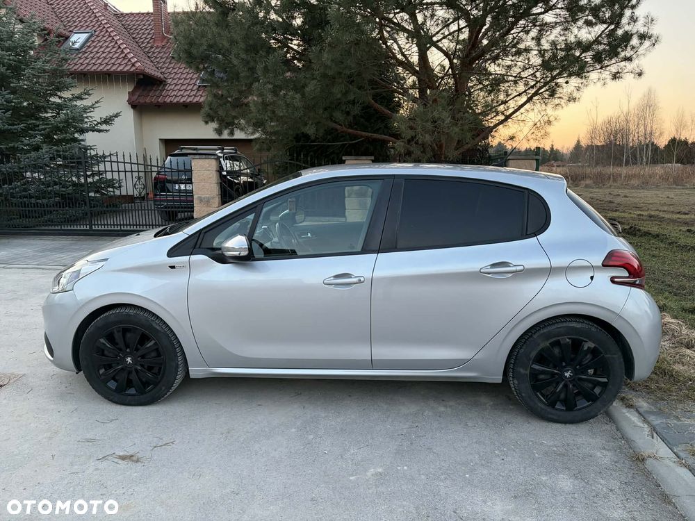 Peugeot 208 - 2