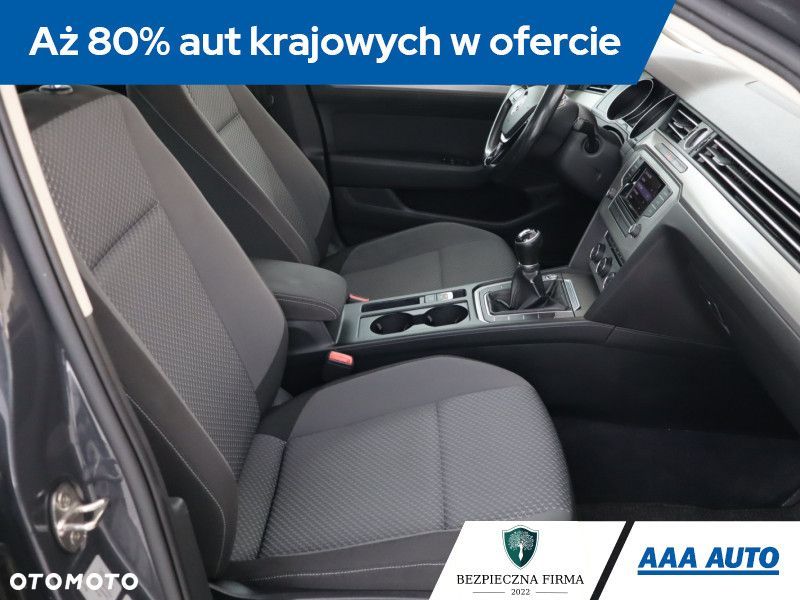 Volkswagen Passat - 11