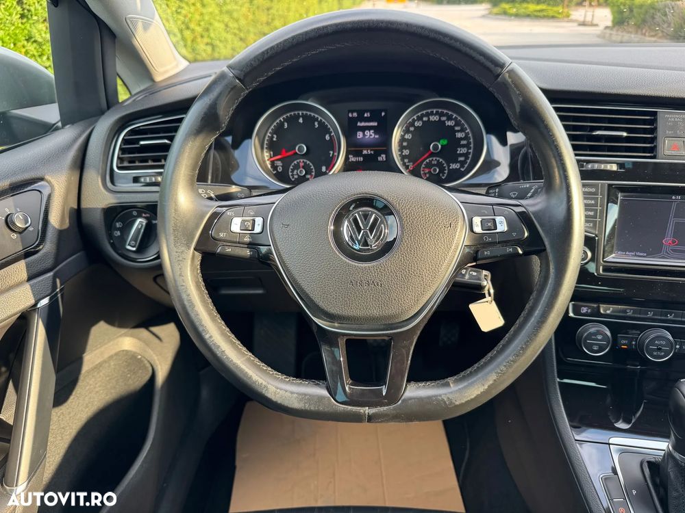 Volkswagen Golf - 6