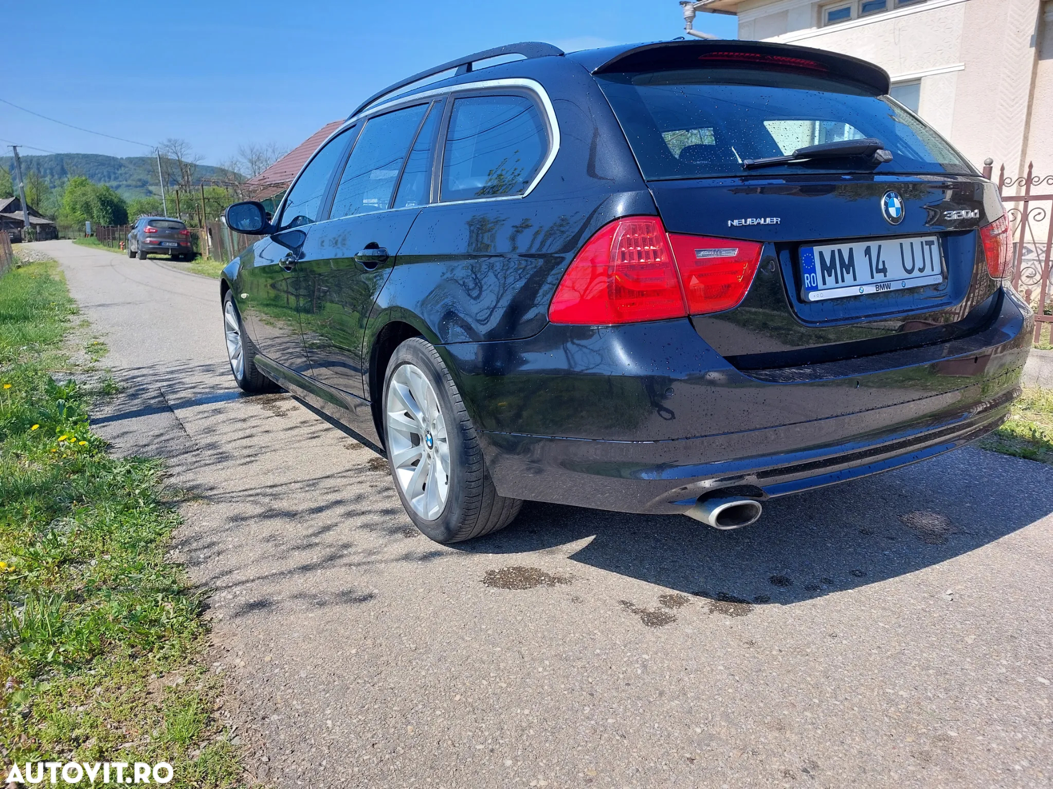 BMW Seria 3 320d DPF Touring Aut. - 33