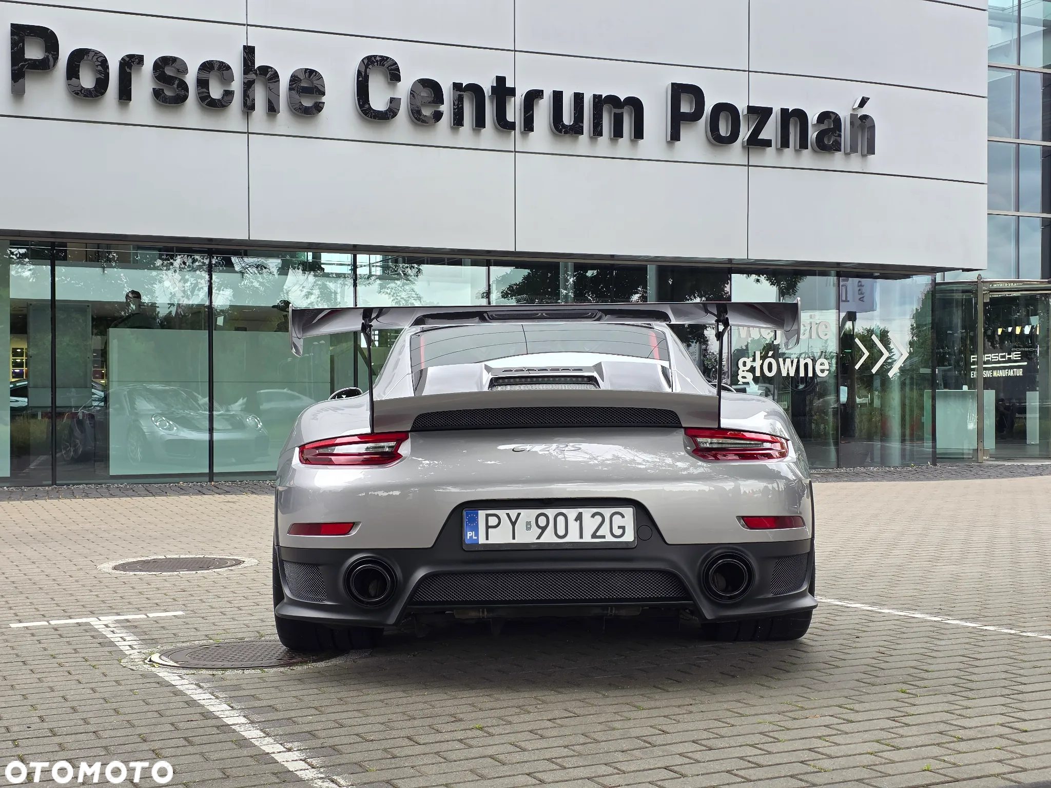 Porsche 911 GT2 RS - 16