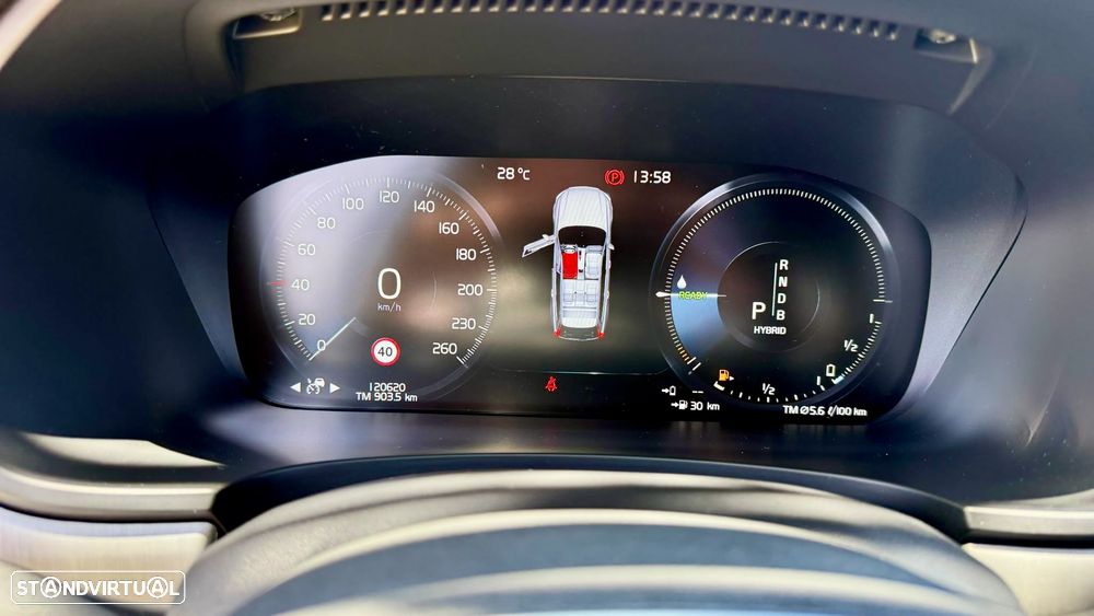 Volvo V90 2.0 T8 Momentum Plus AWD Geartronic - 8