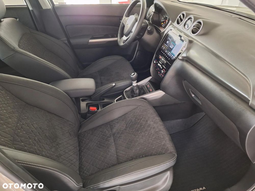 Suzuki Vitara 1.4 Boosterjet mHEV Elegance 2WD - 23