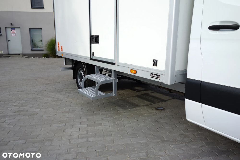 Mercedes-Benz Sprinter 3.0 Bluetec Automat 319  Kontener + Winda 750 kg. - 16