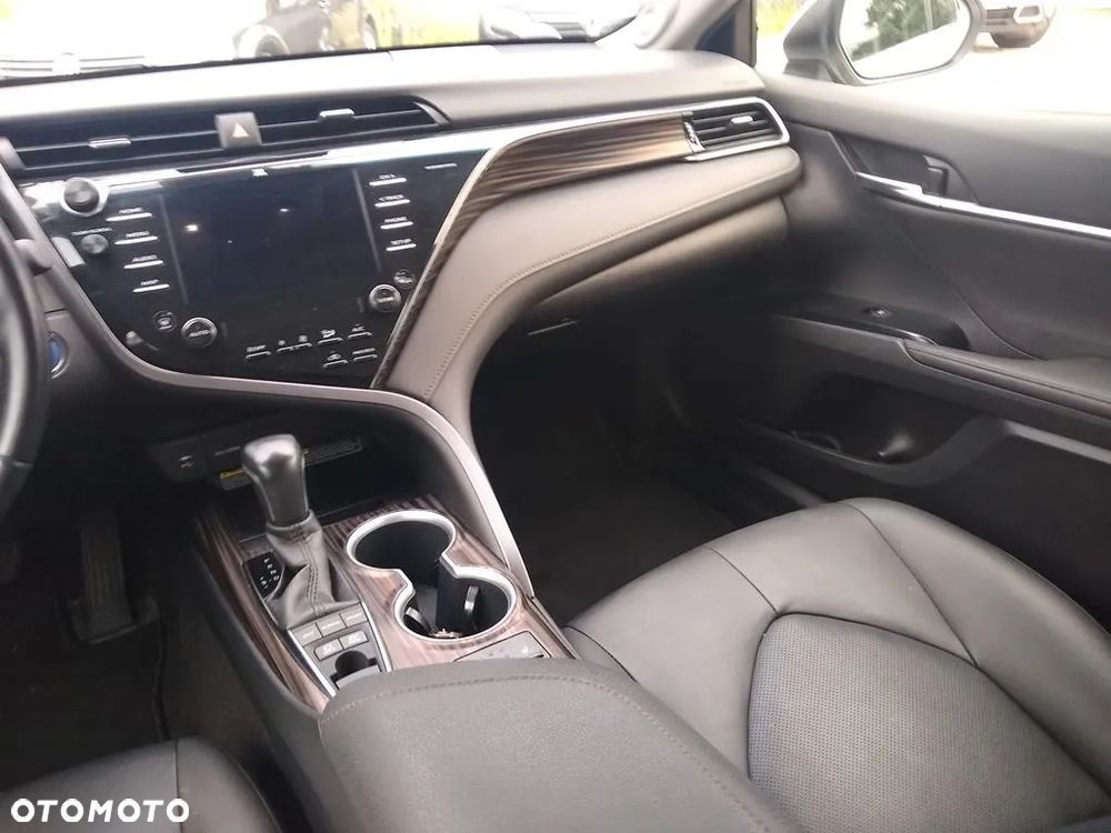 Toyota Camry ver-2-5-hybrid-executive-cvt - 16