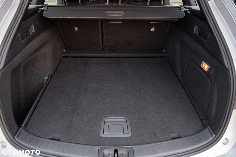 Toyota Corolla 2.0 Hybrid Trek - 29