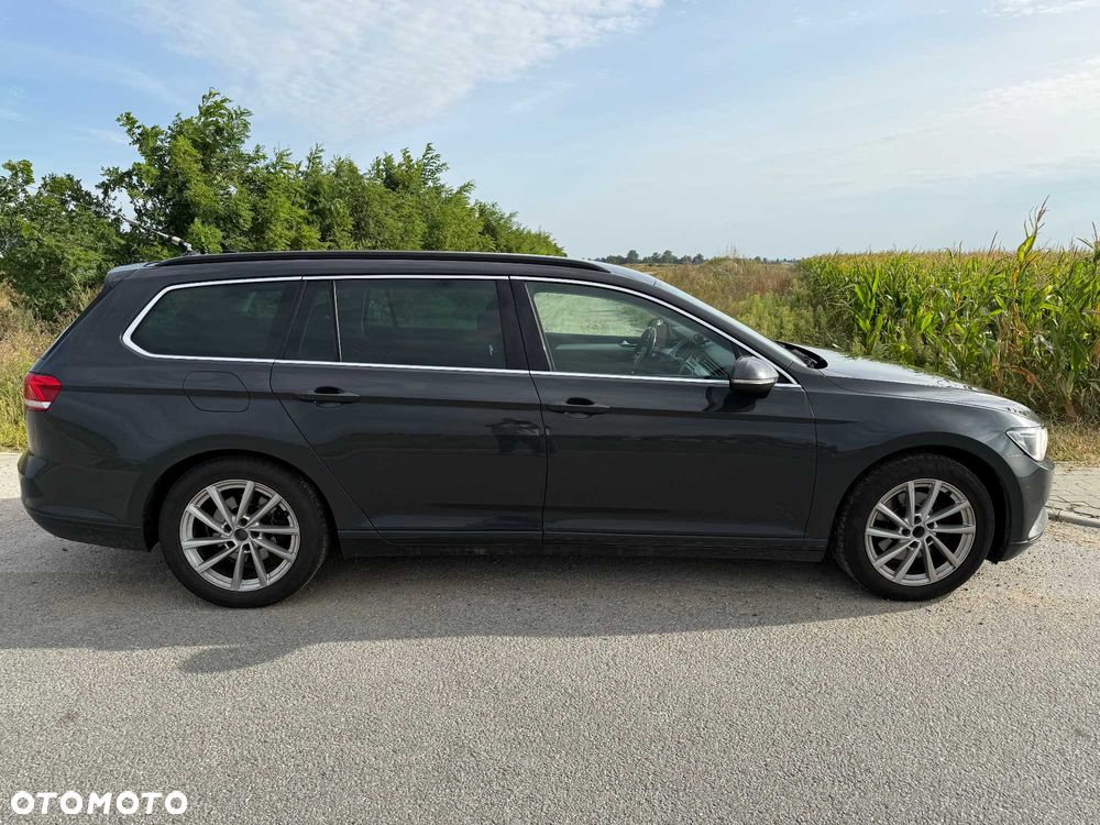 Volkswagen Passat - 4