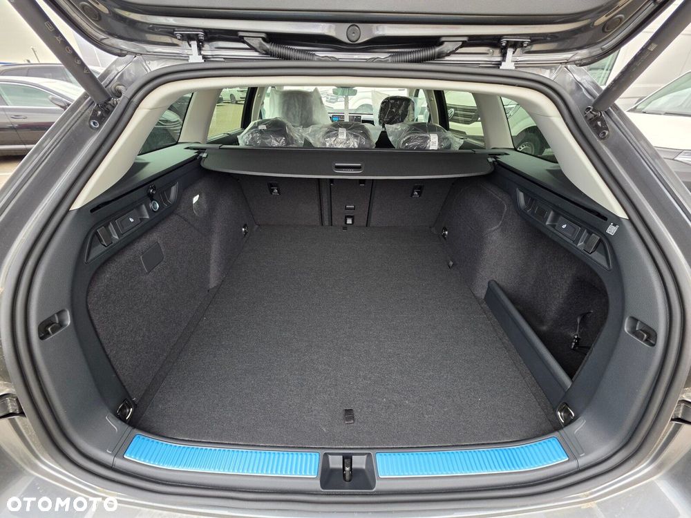 Volkswagen Passat Variant 1.5 TSI eHybrid PHEV 150kW Business Plus DSG - 11
