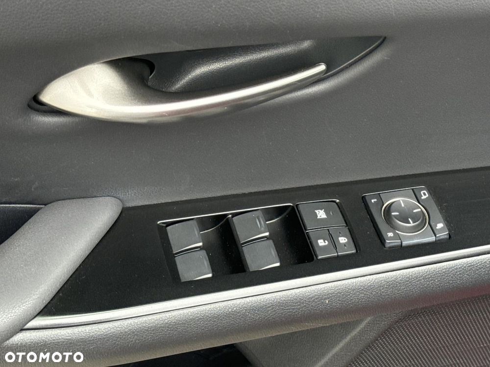 Lexus UX - 9