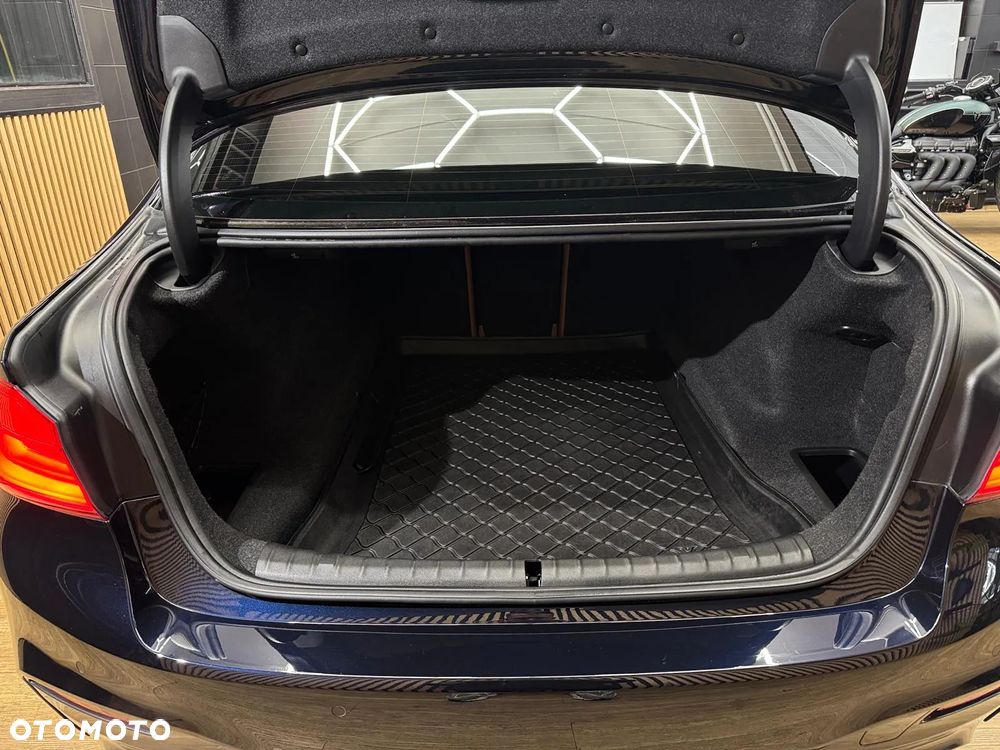 BMW Seria 5 540i xDrive Sport - 25