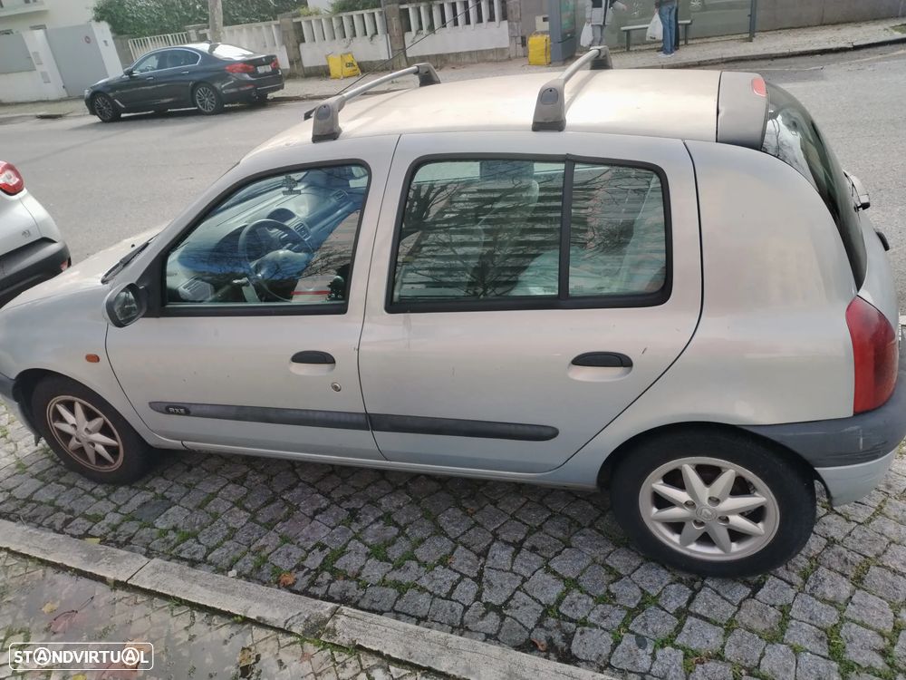 Renault Clio 1.9 DTi RXE - 10