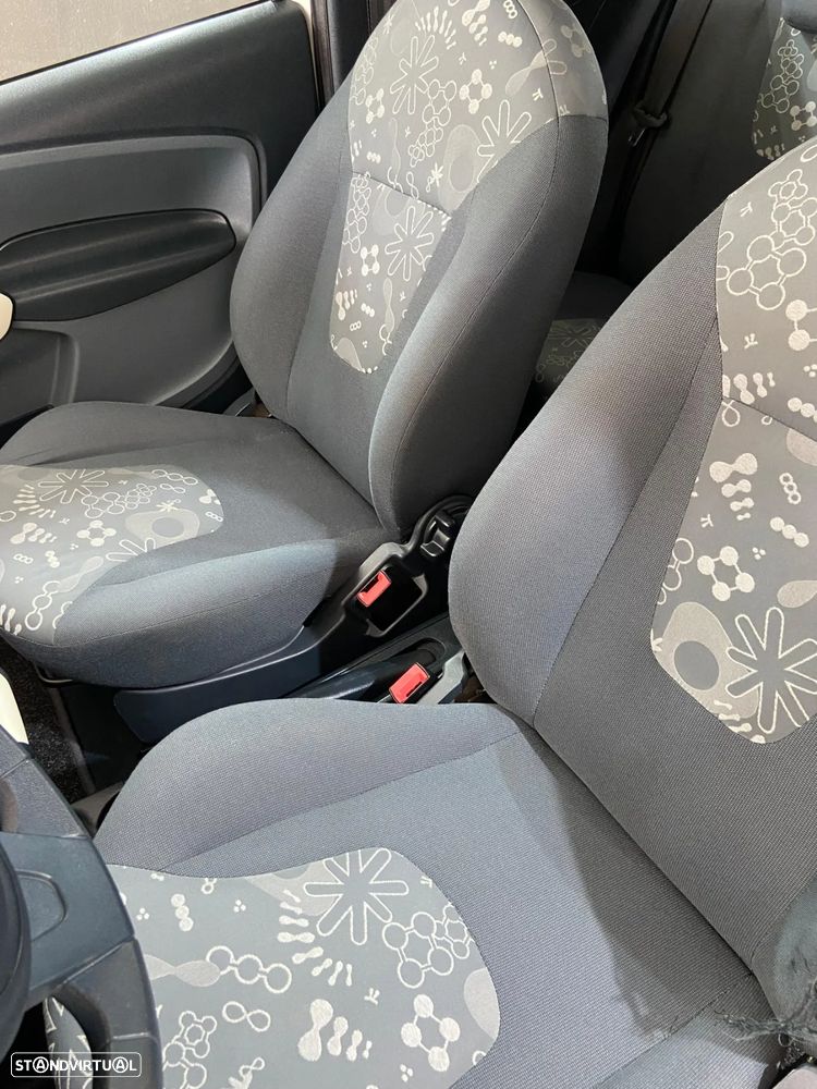 Ford KA Student - 11