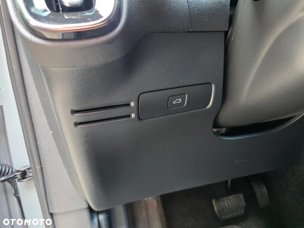 Volvo XC 40 B3 Plus Dark - 11