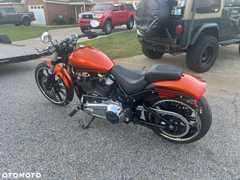 Harley-Davidson Softail Breakout - 7