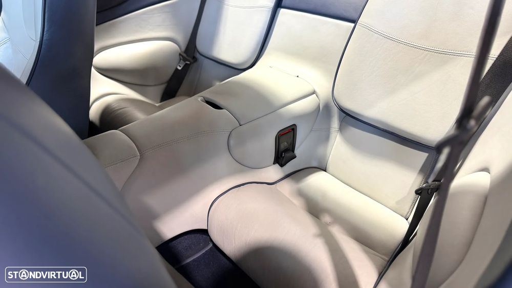 Aston Martin DB7 Vantage Coupé V12 - 32