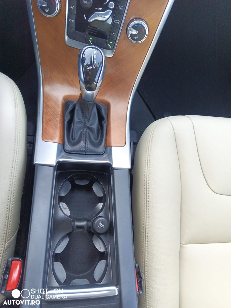 Volvo XC 60 D4 Geartronic Momentum - 16