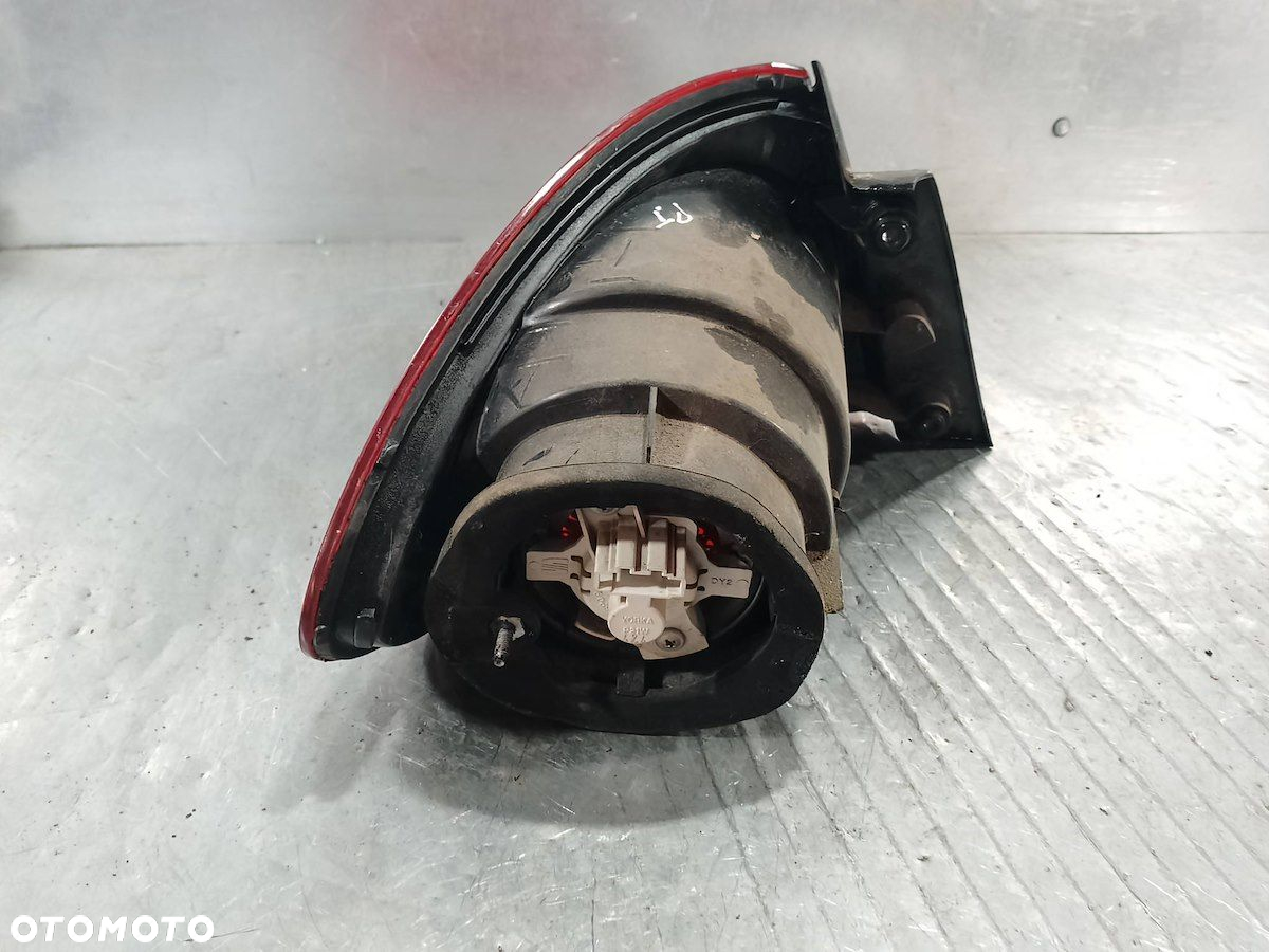 LAMPA TYLNA PRAWA SEAT TOLEDO III 5P5945096B  5P5945112 - 6