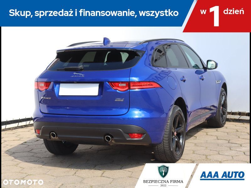 Jaguar F-Pace - 6