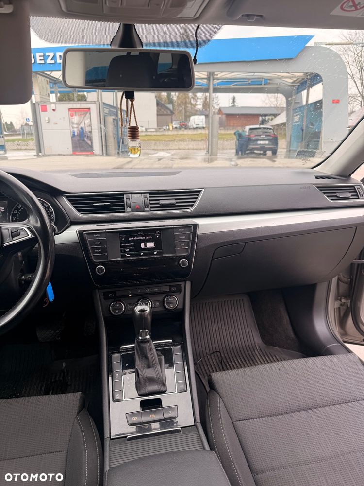 Skoda Superb 2.0 TDI Ambition DSG - 14