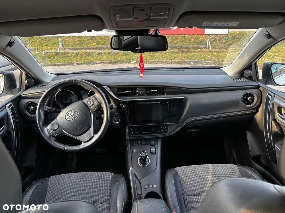 Toyota Auris Hybrid 135 Prestige - 17