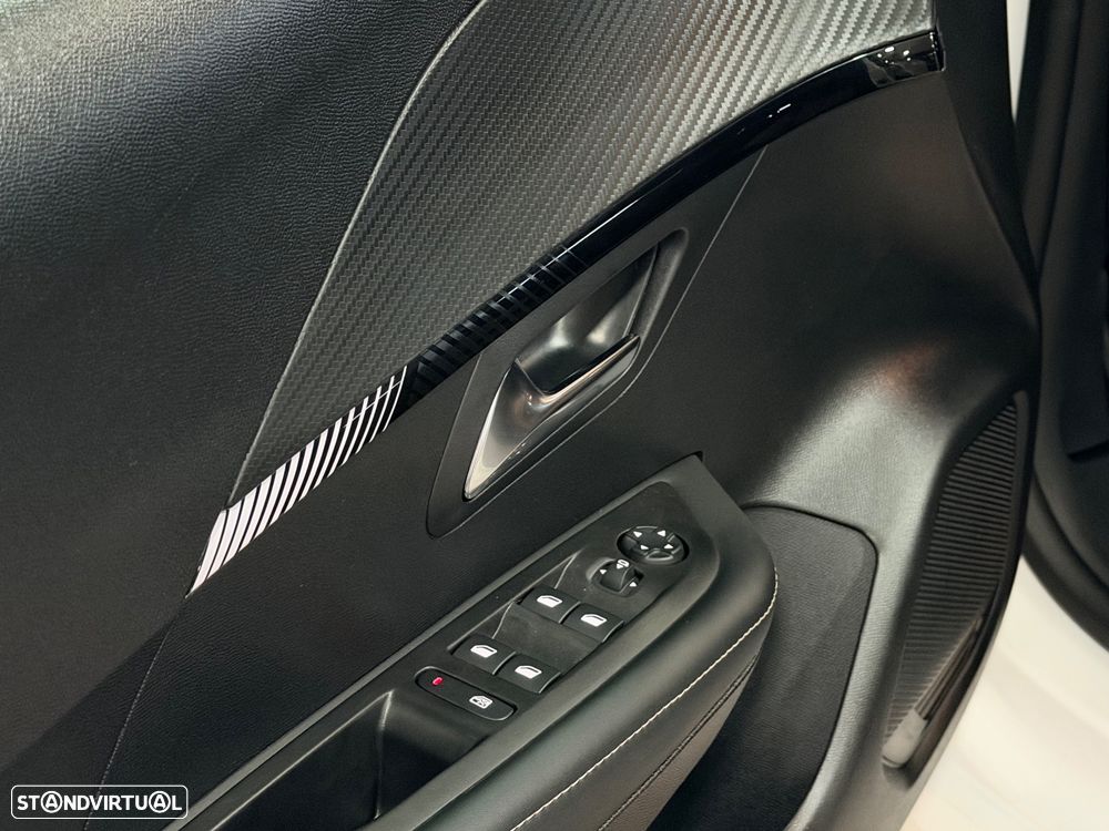 Peugeot e-208 E-Style — fotografia 11