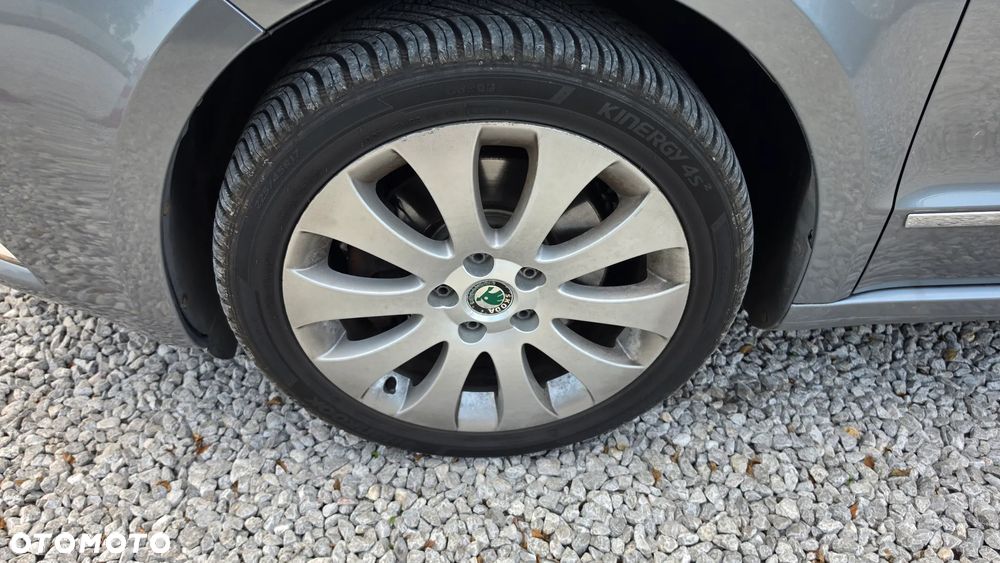 Skoda Superb 2.0 TDI DSG Elegance - 22