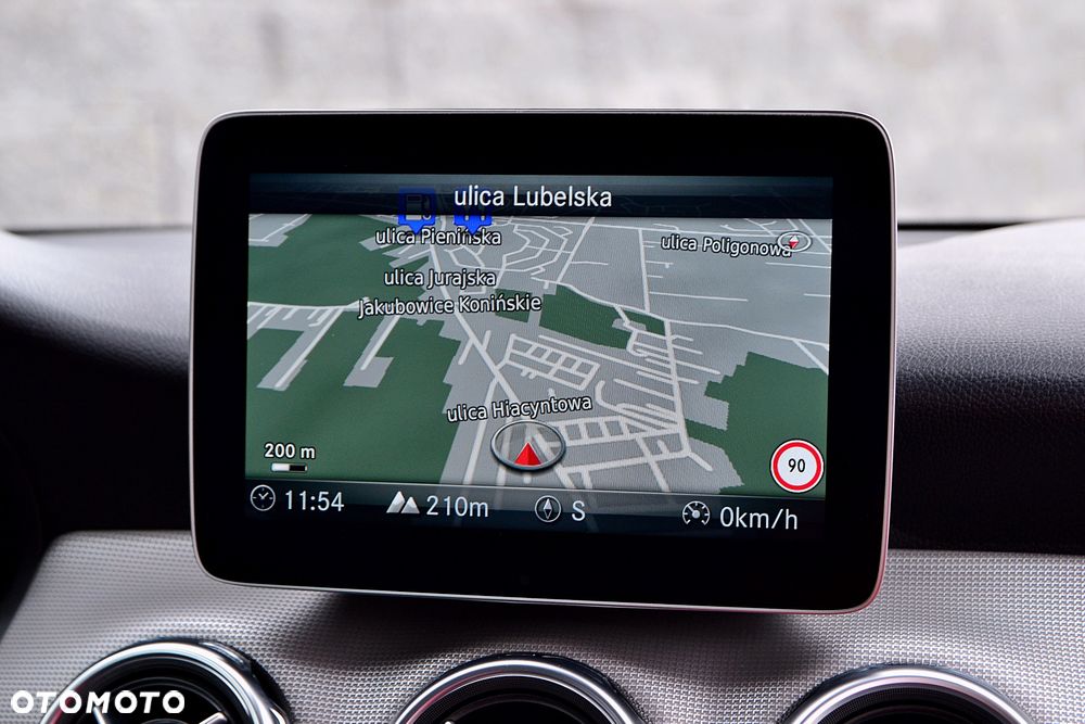 Mercedes-Benz GLA 200 Urban - 24