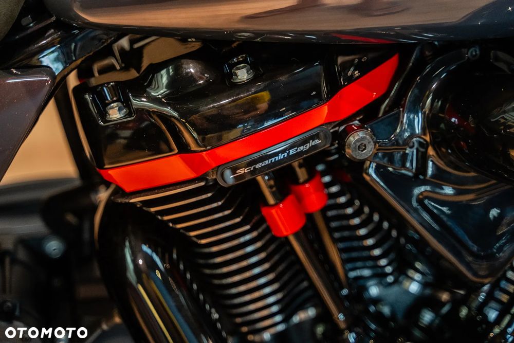 Harley-Davidson CVO Street Glide - 21