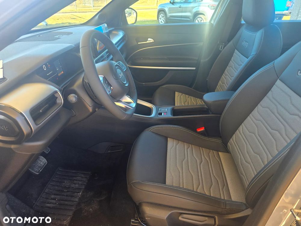 Jeep Avenger 1.2 T3 mHEV Upland 4xe eDCT6 - 9