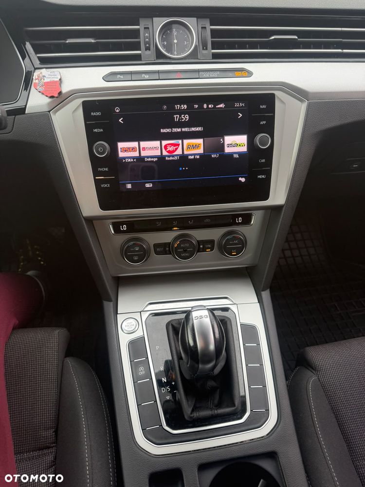 Volkswagen Passat - 8